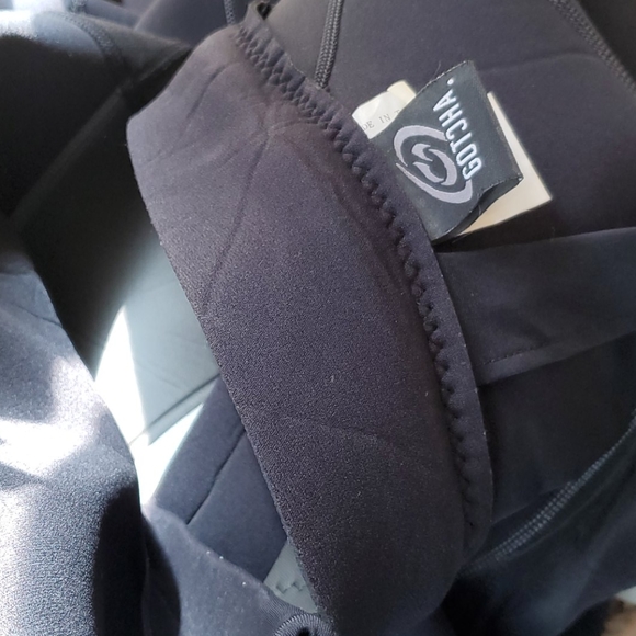 SZ. Small Men's Gotcha Wetsuit - Picture 4 of 4